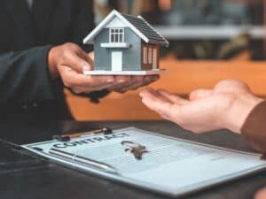 Read more about the article Simple Roofing Strategies for a High-Value Home