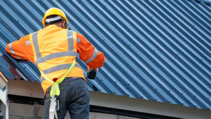 You are currently viewing Navigating Maintenance Costs for Color Roofs in Commercial Buildings