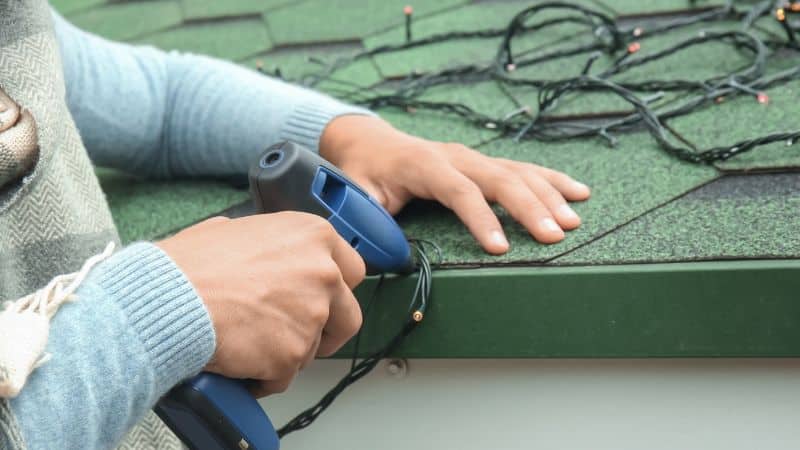 You are currently viewing Deck the Roofs: Expert Tips for Hanging Christmas Lights on Metal Roofs
